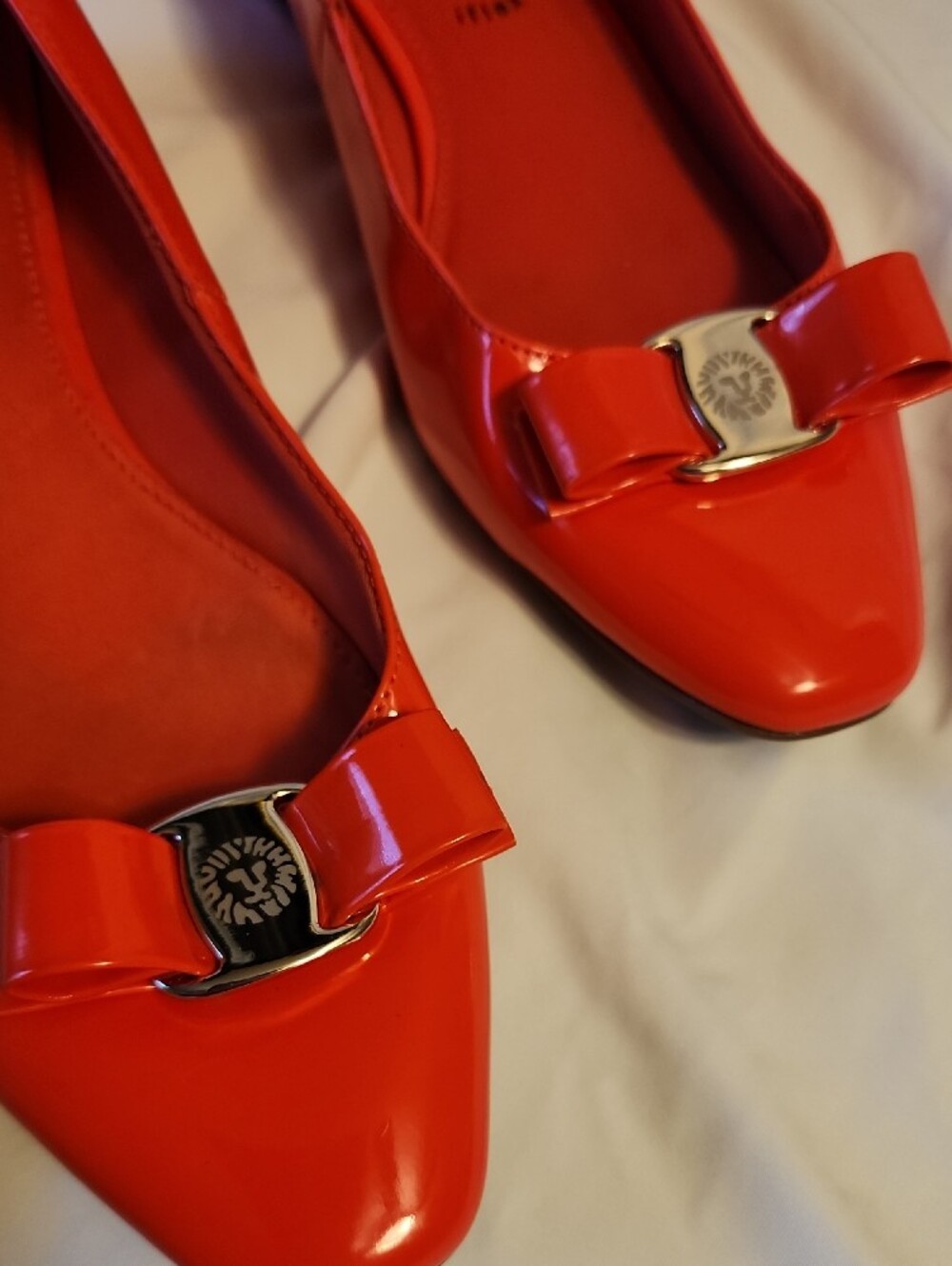 Anne Klein Size 8.5 Bright Orange Patent Leather Bow Flats - Picture 3 of 15